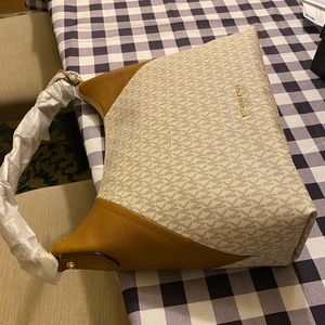 Sienna Large Convertible Shoulder Bag